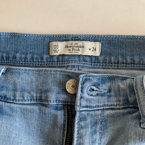 A&F Low Rise Jean Shorts - Picture 5 of 8